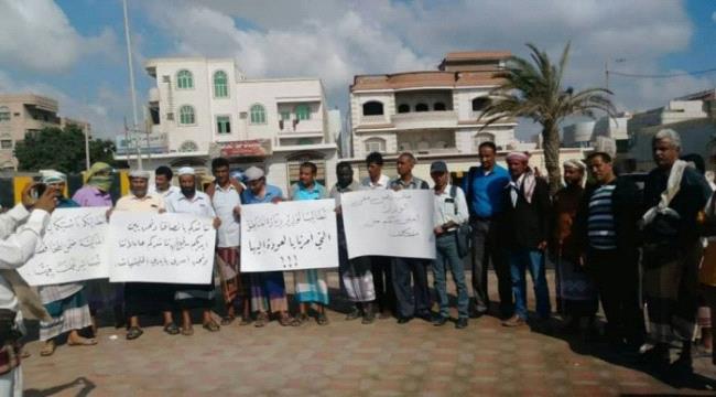وقفة احتجاجية لمعلمي الجنوب على تعسف المالية