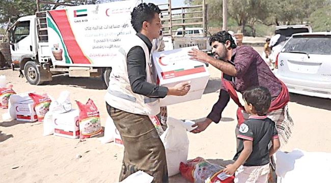 مساعدات إغاثية اماراتية لاهالي منطقة المحجر النائية بحضرموت