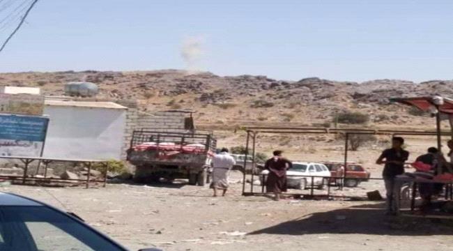 ميليشيا الحوثي تقصف بشكل عشوائي منازل المواطنيين بالبيضاء