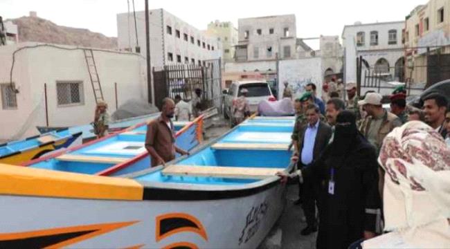  البحسني يدشن مشروع استلام القوارب والمحركات البحرية للصيادين في مدريتي المكلا والشحر