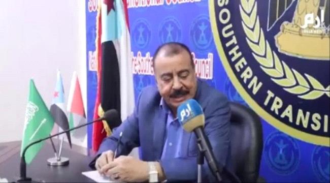 بن بريك يكشف حقيقة إستيلاء المجلس الإنتقالي على أموال حكومية من ميناء عدن "فيديو"