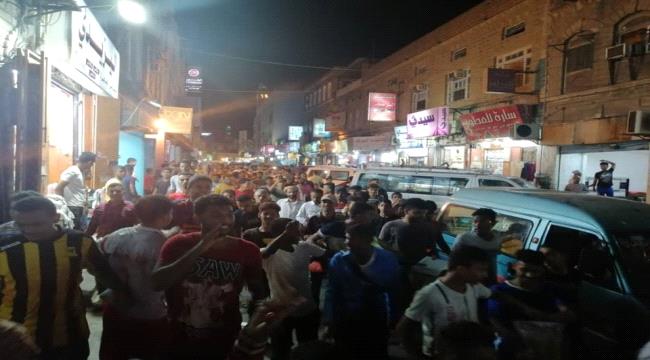 مسيرة غضب لأهالي شعب العيدروس بصيرة بسبب انعدام المياه