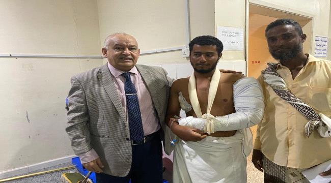 الوالي يزور الصياد الجريح فاهم عبدالرحمن بمستشفى أطباء بلاحدود