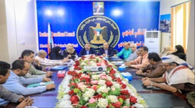 اللواء بن بريك : سيتم تشكيل لجنة لإعداد لوائح للعمل في المجالات الاقتصادية والاجتماعية والخدماتية
