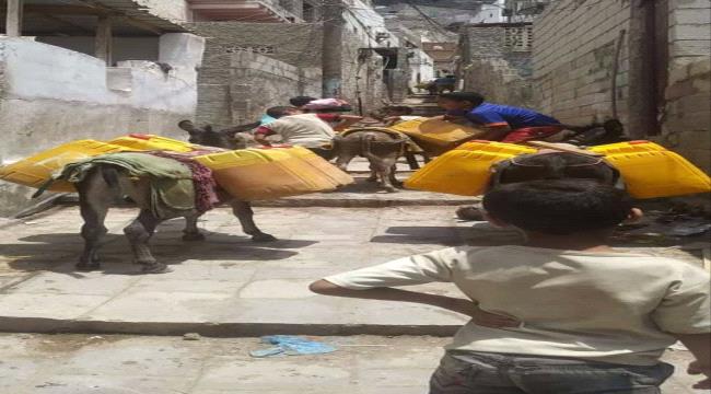 مناطق بالعاصمة عدن تستقبل العام الجديد بأزمة مياه حادة!