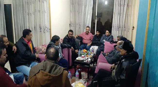 وفد ملتقى أبناء الجنوب في مصر يطمئنون على صحة رئيس انتقالي لحج 