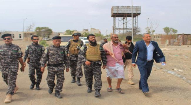 العثور على عبوة ناسفة بسيارة قائد لواء حماية المنشآت بعدن 