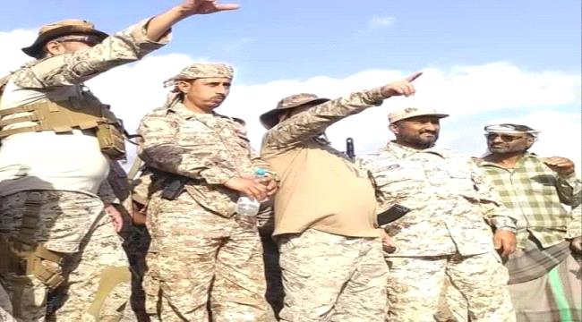 قائد قوات التحالف بعدن يزور الخطوط الامامية لجبهات كرش 