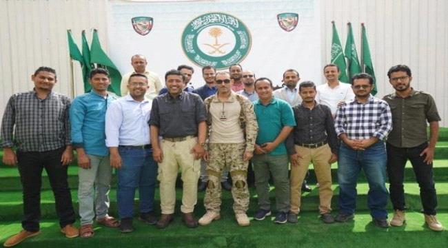 عدن.. قائد قوات التحالف العربي يلتقي بالصحفيين والاعلاميين