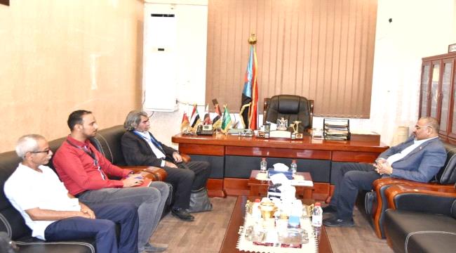 الرئيس الزبيدي يلتقي مستشار المبعوث الاممي ويستعرض معه خطوات الانتقالي لتنفيذ اتفاق الرياض