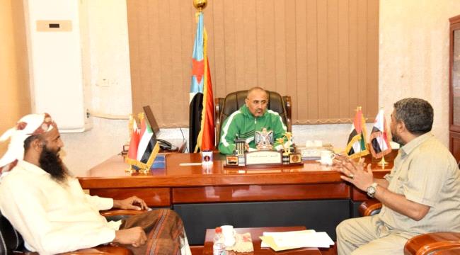 الرئيس الزبيدي يطلع على مستجدات الاوضاع في في جزيرة ميون ويوجه بدعم الاهالي