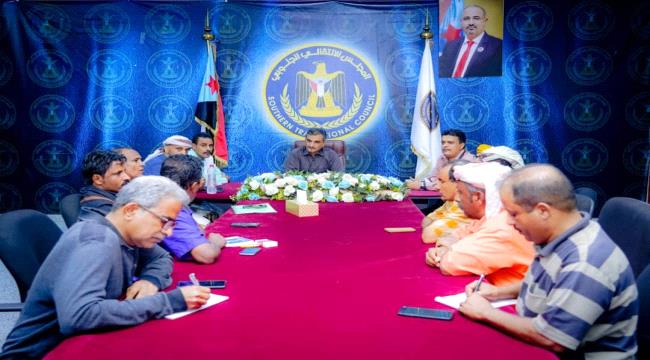لملس يلتقي اللجنة التحضيرية إحياء أربعينية الشهيد السامحي ويشيد بأدواره ومآثره البطولية