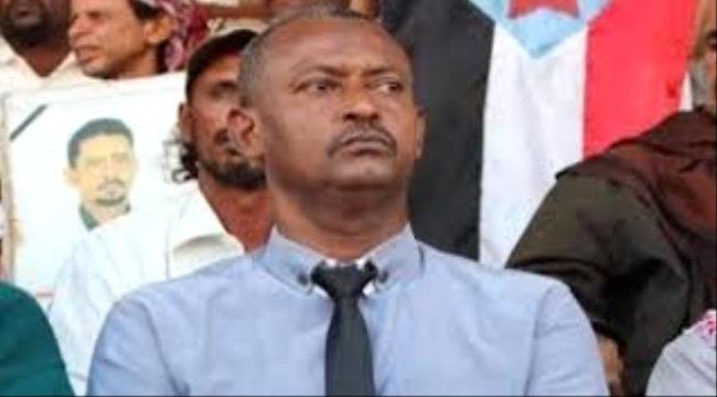 مجهولون يطلقون الرصاص على مدير مديرية صيرة ويصييونه