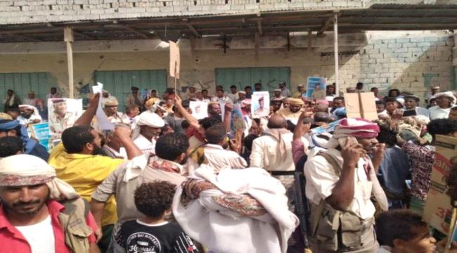 وقفة تضامنية في ابين للمطالبة باطلاق سراح اللواء فيصل رجب 