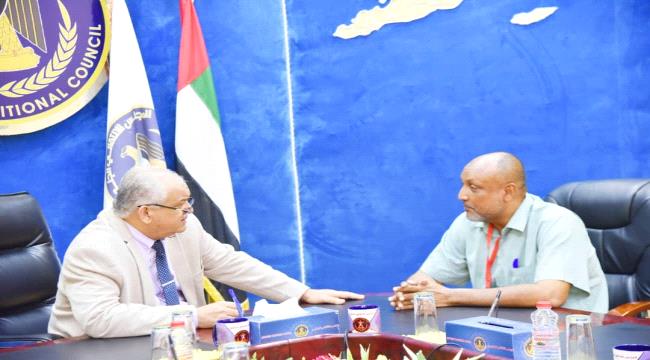 الوالي يواصل سلسلة لقاءاته لمناقشة أوضاع مؤسسة مياه عدن