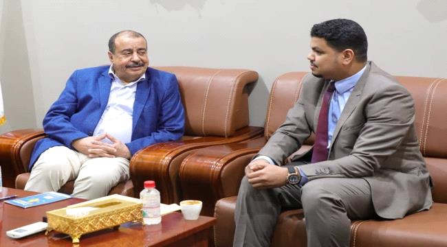 اللواء بن بريك يناقش مع رئيس مؤسسة "وعي" آليات تدريب وتأهيل شباب حضرموت