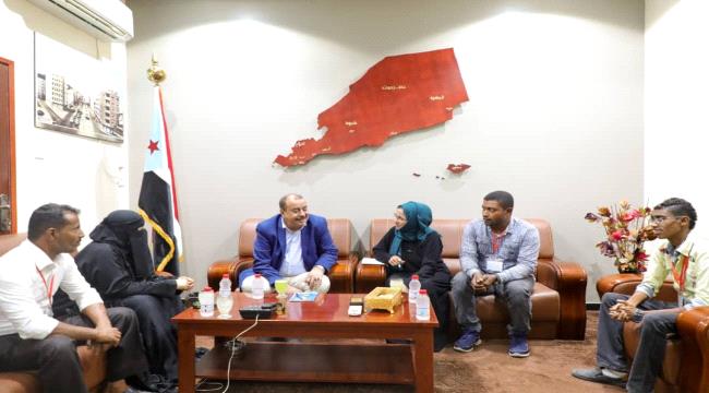 اللواء بن بريك يطّلع على التحضيرات الجارية لتكريم طاقم  ونزلاء دار المسنين بالعاصمة عدن