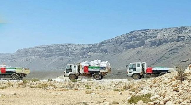 خليفة الإنسانية توزع مساعدات في بسترو بسقطرى