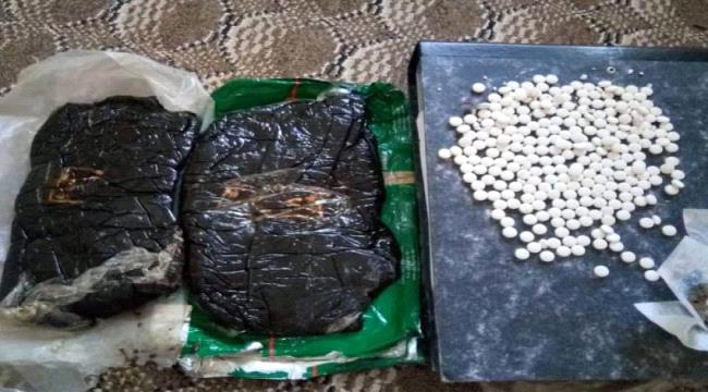 امن المهرة يقبض على عصابة تروج للحشيش والحبوب المخدرة