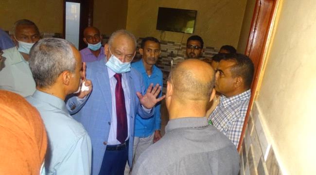 تنفيذاً لتوجيهات الرئيس الزبيدي..الوالي ينفذ نزولات ميدانية للاطلاع على جاهزية الاستعداد لمواجهة كورونا