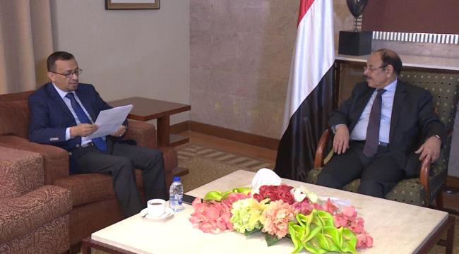 استقالة وزير الخدمة المدنية  بتوجيهات من حميد الأحمر 