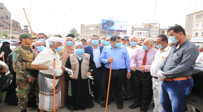 الانتقالي يدشن حملة نظافة شاملة في العاصمة عدن(صور)