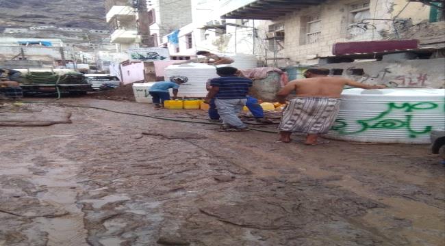 أفران عدن الخيرية تنفذ مشروع توفير المياه لأهالي منطقة شعب العيدروس بصيرة 