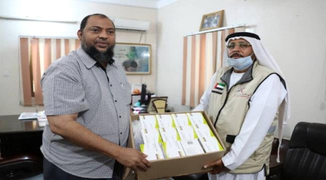 هلال الإمارات يسلم أمراض القلب بالمكلا أدوية