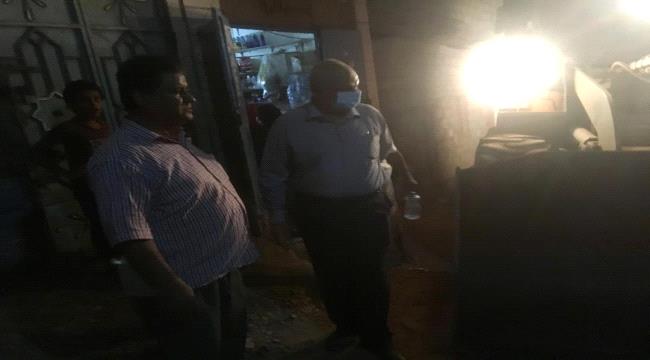  نائب رئيس انتقالي العاصمة عدن يتفقد أعمال رفع مخلفات الأمطار بالمعلا وإصلاح أنبوب الصرف الصحي بخورمكسر