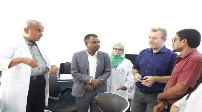 المحامي العام ومستشار مكتب الأمم المتحدة المعني بالمخدرات والجريمة يزوران المركز الوطني للطب الشرعي 1 b46008a1 c99a 4b40 b0ba 0aaff4bb19b1