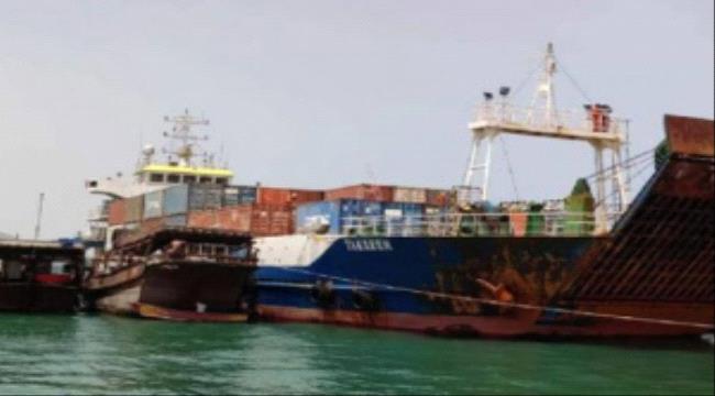" تكريم" الإماراتية تفرغ حمولتها الإغاثية بميناء سقطرى 1 dfba0a53 17a8 463b bc9e e50549a33f5d