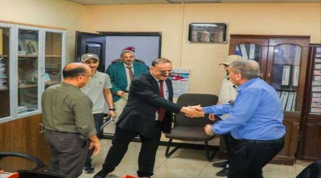 وزير النقل يتفقد مستوى الانضباط الوظيفي بديوان الوزارة