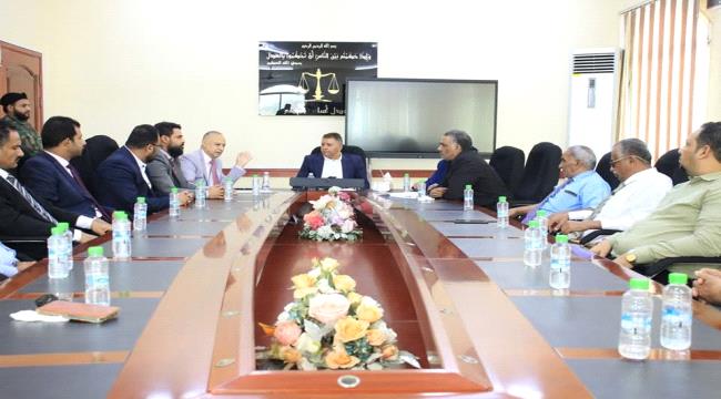 النائب العام يعقد لقاءً تشاورياً مع رئيس وأعضاء النيابة الجزائية المتخصصة بعدن