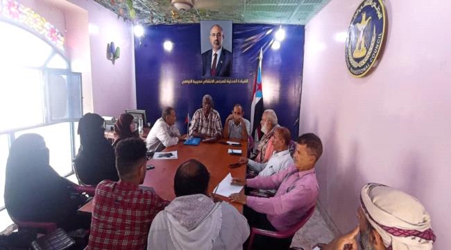 انتقالي التواهي يعقد اجتماعا مشتركا مع قيادة اللجان المجتمعية
