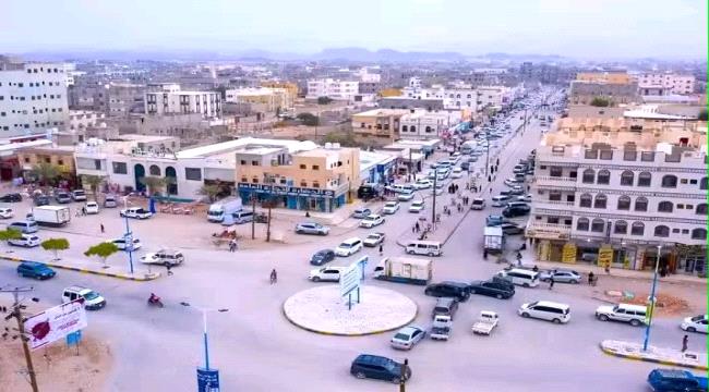 سكان عتق يجددون مطالبهم بإخراج المهاجرين الأفارقة ويحذرون من شبكات التهريب