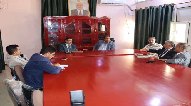 الفريق  الرئاسي يناقش مع محافظ أبين الأوضاع العامة وتعزيز التعاون المشترك