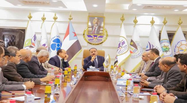 وزير النقل يعلن تأييد الوزارة والهيئات لكافة قرارات الرئيس الزُبيدي 