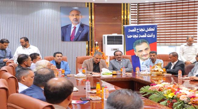 محافظ العاصمة عدن يفتتح حزمة مشاريع خدمية وتنموية في خور مكسر 