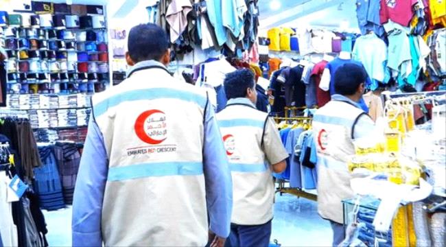 هلال الإمارات يبدأ توزيع كسوة العيد على الأيتام في شبوة