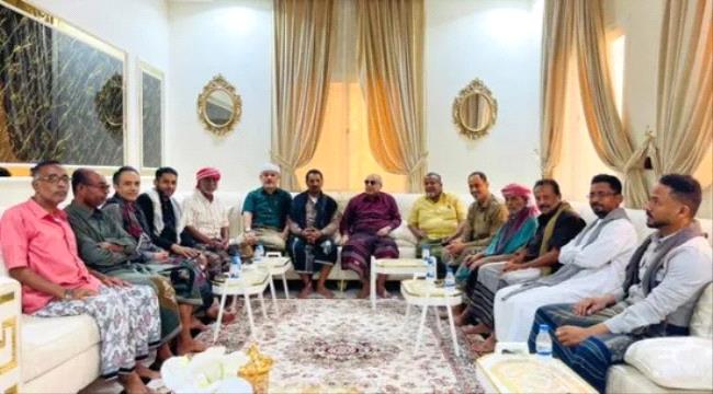 وفد الجمعية الوطنية يطمئن على الكثيري عقب خضوعه لعملية جراحية
