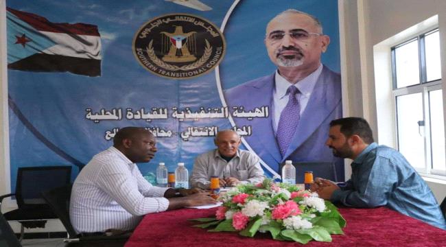 العميد مهدي يبحث مع وفد الصليب الأحمر توسيع التدخلات الإنسانية بالمحافظة
