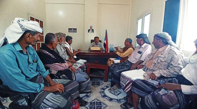 رئيس انتقالي أبين يلتقي قيادة الهيئة العسكرية للجيش والأمن الجنوبي بالمحافظة