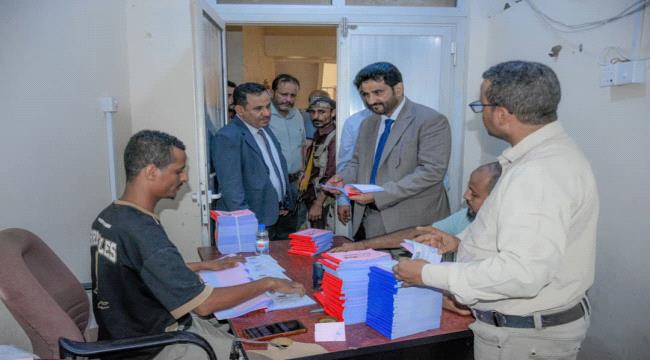 نائب وزير النقل يتفقد سير العمل في الهيئة العامة لتنظيم شؤون النقل البري بالعاصمة عدن
