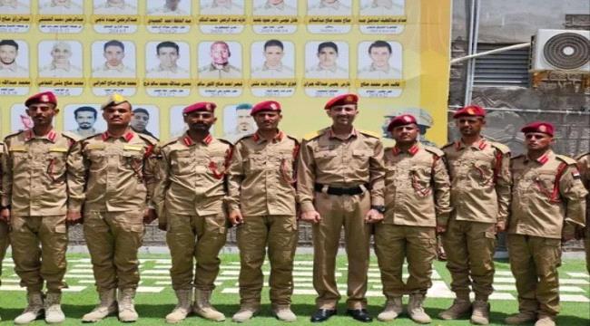 العنشلي يكرم خريجي الدفعة الثالثة جامعيين من الكلية الحربية