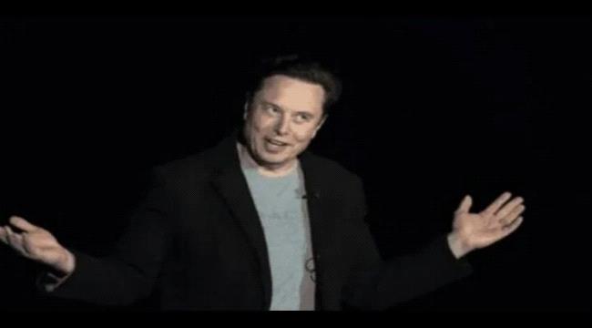 ماسك يكشف سر عينه السوداء