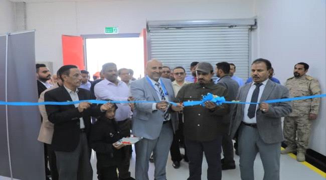 محافظ حضرموت يفتتح مخازن الأدوية واللقاحات بوادي وصحراء المحافظة