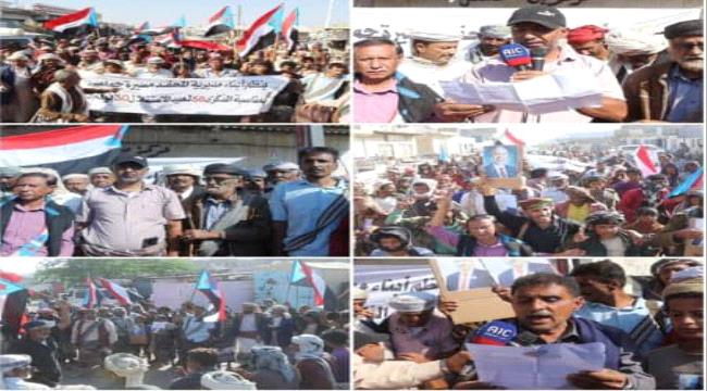 المحفد تحتفي بالذكرى الـ58 لعيد الاستقلال الوطني بمسيرة جماهيرية ومهرجان خطابي