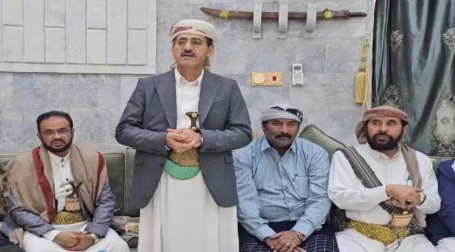 وزير الدفاع يسيء لتاريخ عدن ويختزل دورها في عاصمة البخور ويدعوا رئيس حزب الإصلاح بمارب لزيارتها 