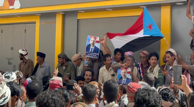 تظاهرة حاشدة في عتق تضامنا مع حضرموت 