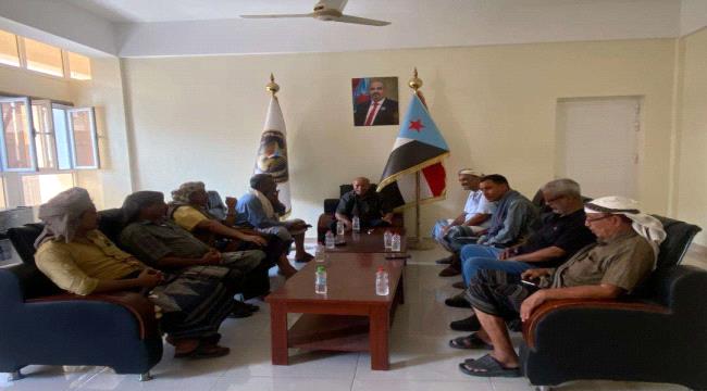 القائم بأعمال رئيس مجلس المستشارين يستقبل عددا من الشخصيات المجتمعية والقبلية من محافظة أبين 